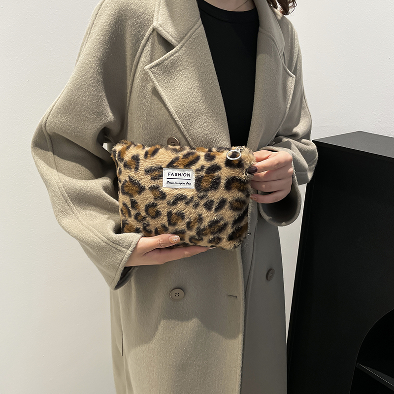 Leopar desenli peluş makyaj ça - Travel Accessories Toiletry Bag incelemesi ve fiyatı